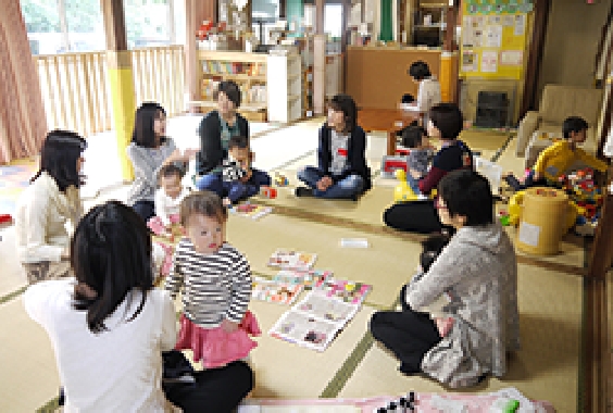 話を聞いてくれるスタッフがいて、子育てについての相談ができます。
